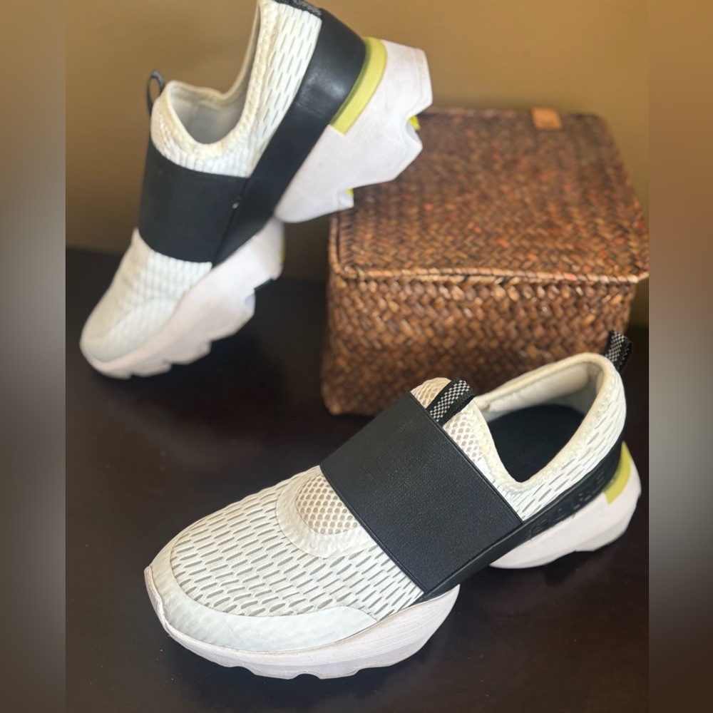 Sorel kinetic sneaker